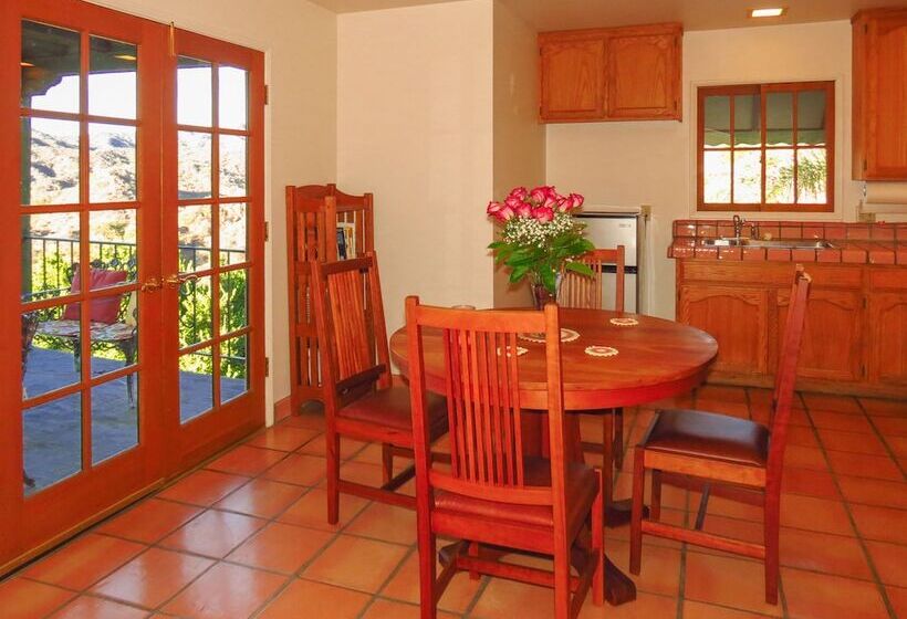 Topanga Canyon Inn Bed And Breakfast