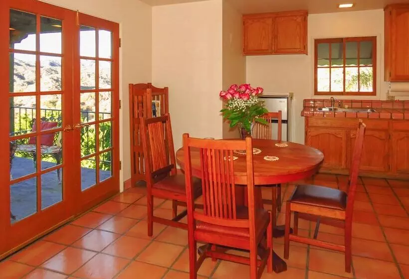 Topanga Canyon Inn Bed And Breakfast