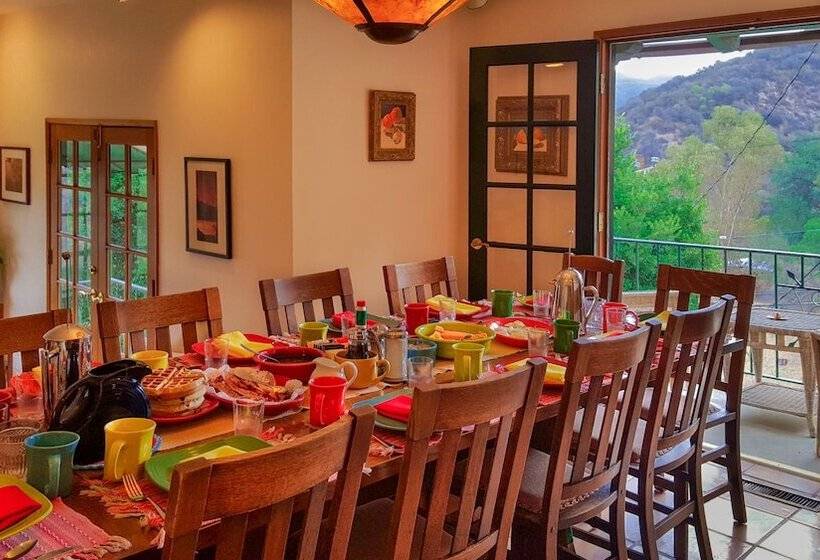 Topanga Canyon Inn Bed And Breakfast