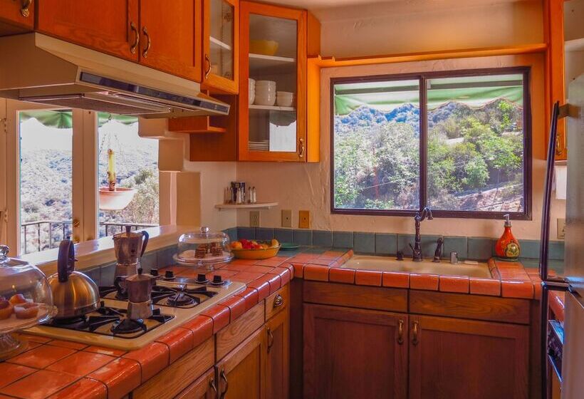 Topanga Canyon Inn Bed And Breakfast