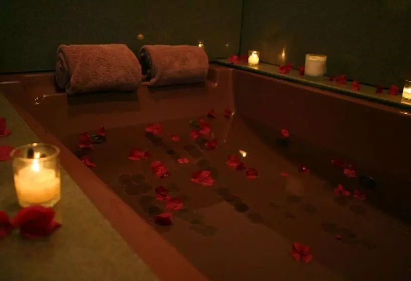 Topanga Canyon Inn Bed And Breakfast