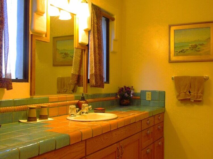 Topanga Canyon Inn Bed And Breakfast