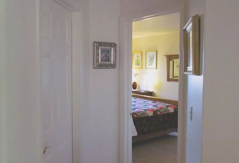 Topanga Canyon Inn Bed And Breakfast