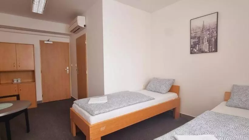 ユースホステル Rada