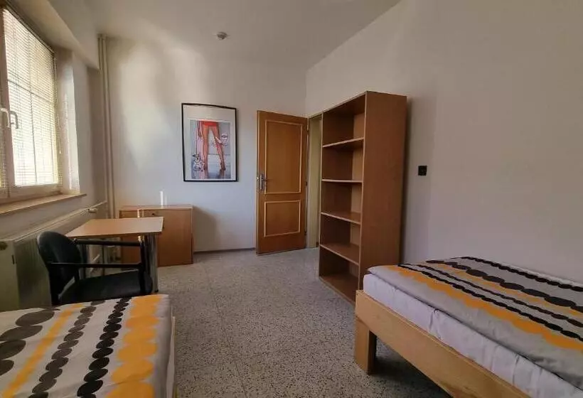 ユースホステル Rada