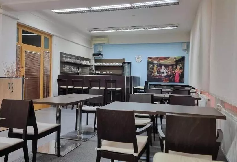 ユースホステル Rada