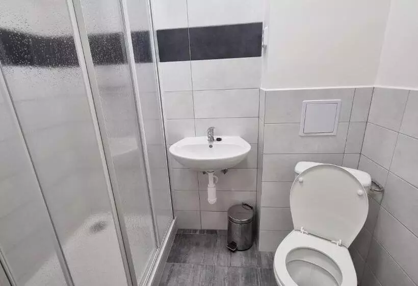 ユースホステル Rada