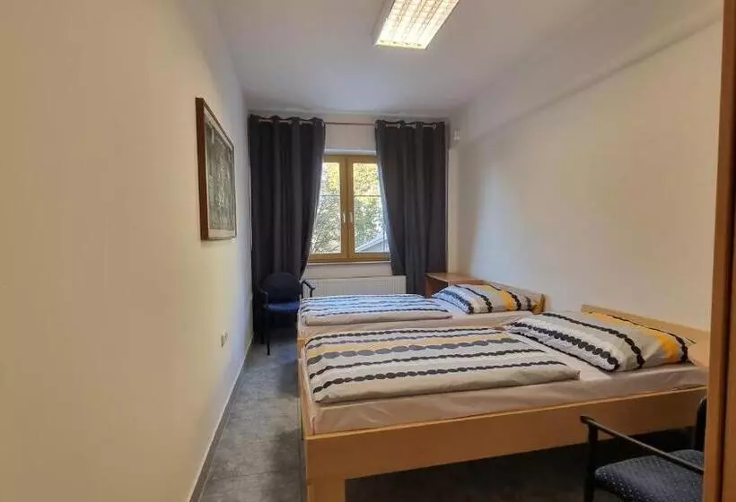 ユースホステル Rada