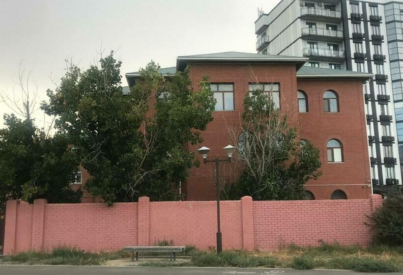 هاستل River Park