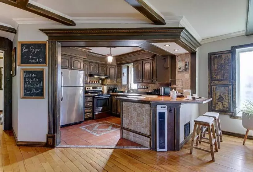 Aamiaismajoitus (B&B) Gite Le Petit Manoir Vue Sur Rivière St Maurice