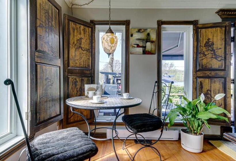 住宿加早餐  Gite Le Petit Manoir Vue Sur Rivière St Maurice