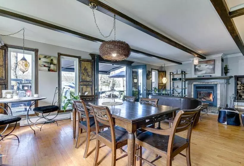 Aamiaismajoitus (B&B) Gite Le Petit Manoir Vue Sur Rivière St Maurice