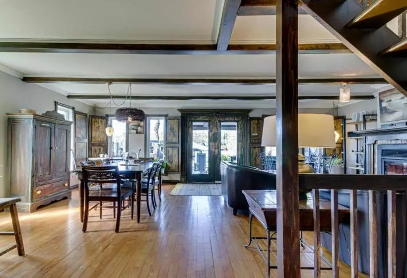 Aamiaismajoitus (B&B) Gite Le Petit Manoir Vue Sur Rivière St Maurice