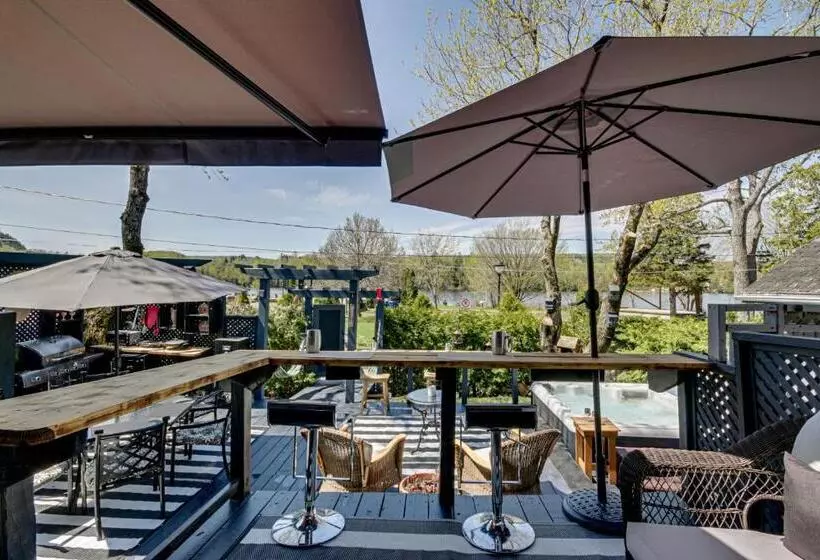 Aamiaismajoitus (B&B) Gite Le Petit Manoir Vue Sur Rivière St Maurice