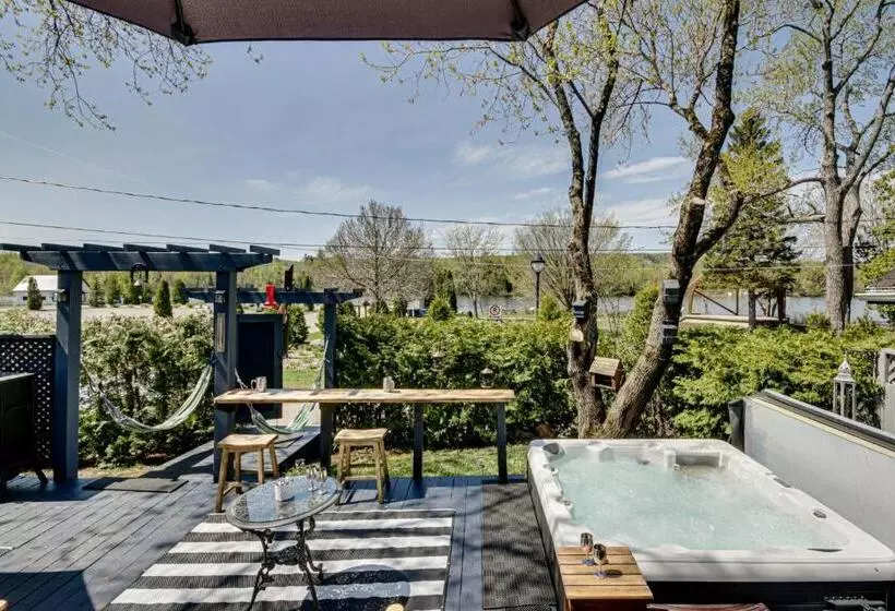 Aamiaismajoitus (B&B) Gite Le Petit Manoir Vue Sur Rivière St Maurice