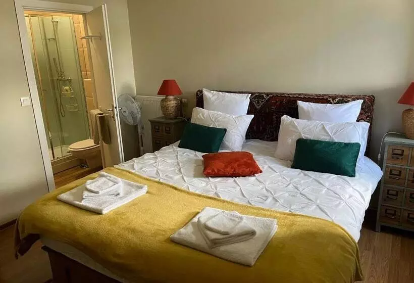 Aamiaismajoitus (B&B) La Fiere Bridge Guest House