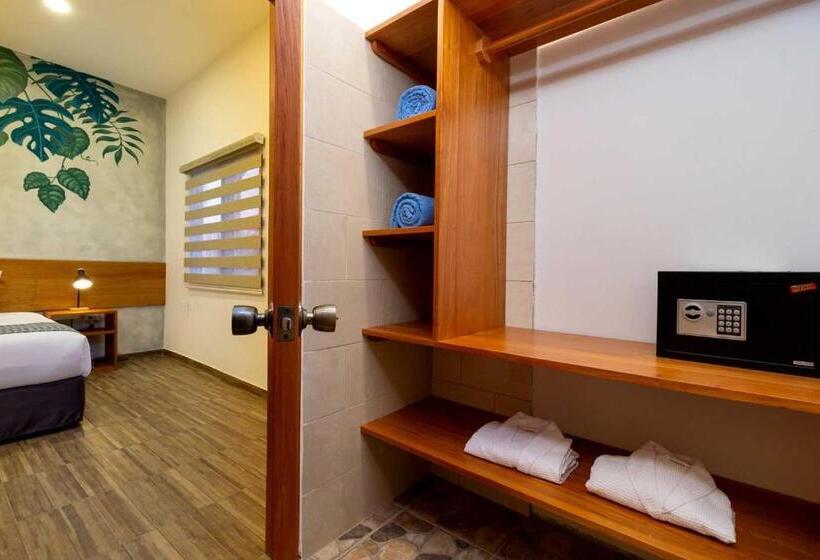 Hotel Plaza Luna Suites