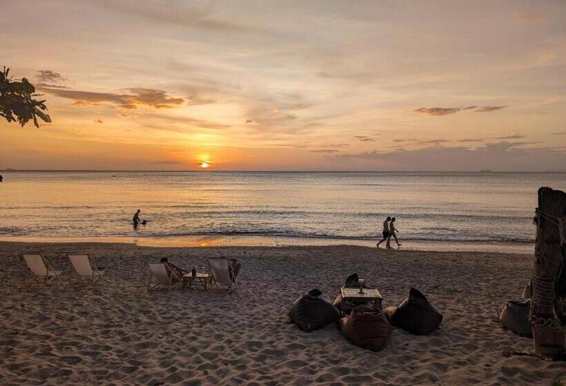 هتل Scandinavian Beach Resort