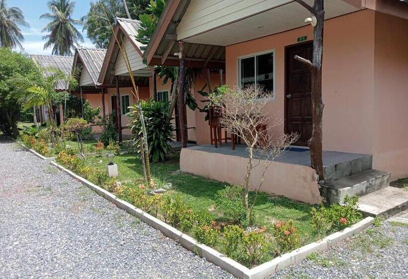 هتل Scandinavian Beach Resort