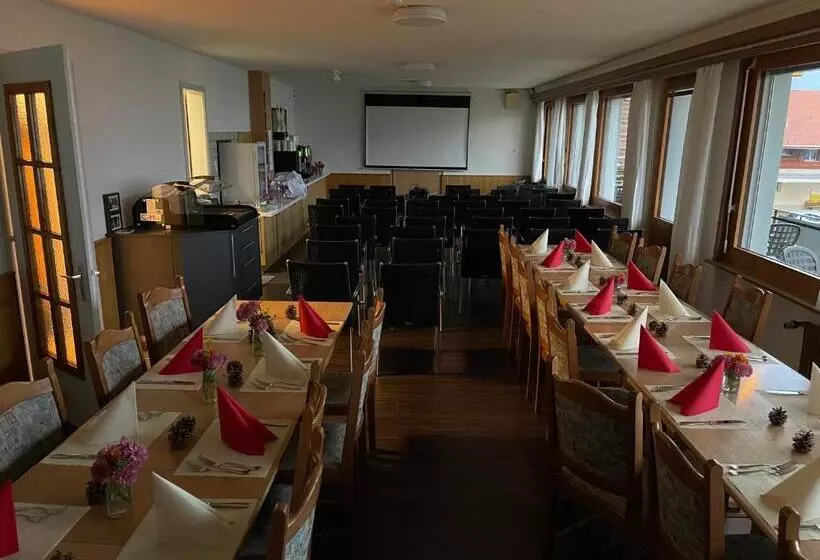 ホテル Check In 24 7 Ohne Frühstück Gratis Parkplatz