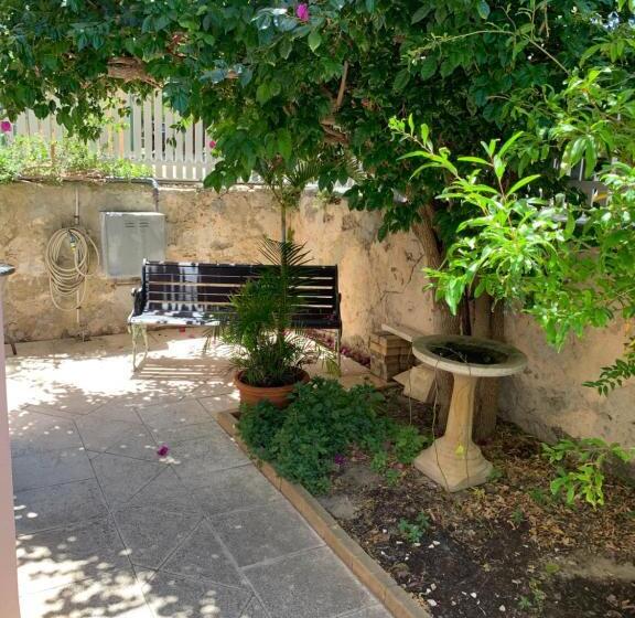 פנסיון Accommodation In Fremantle