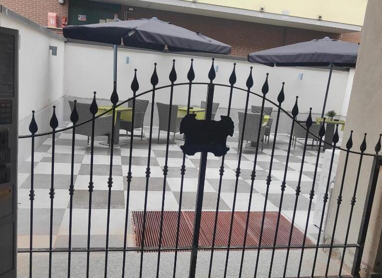 پانسیون Novara