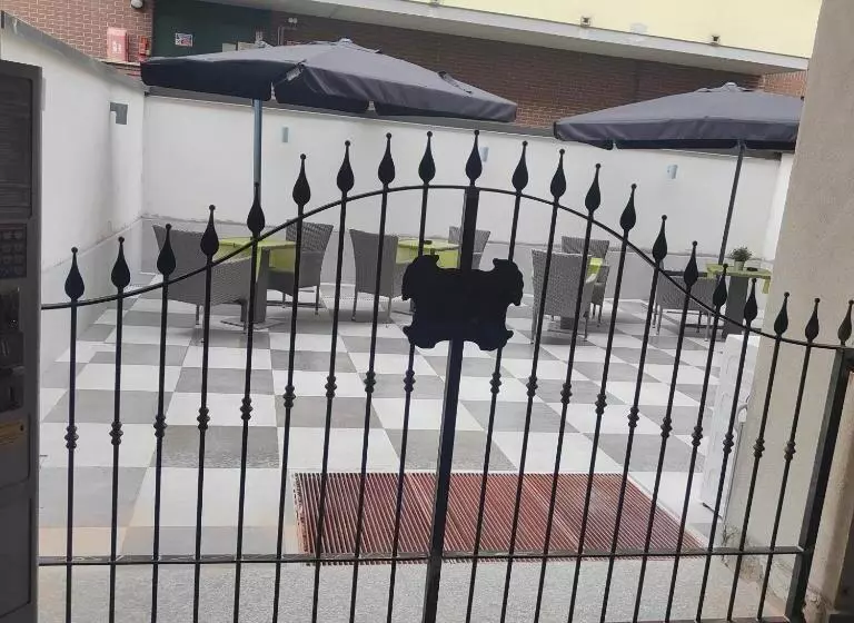 پانسیون Novara