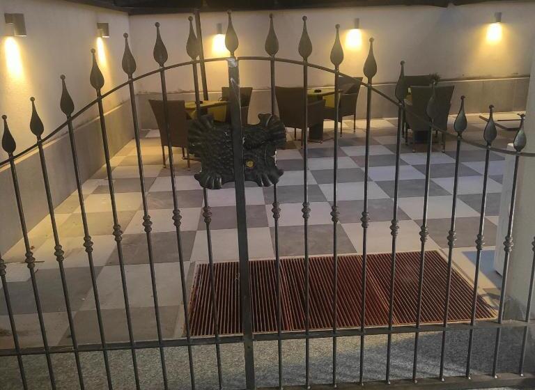 پانسیون Novara