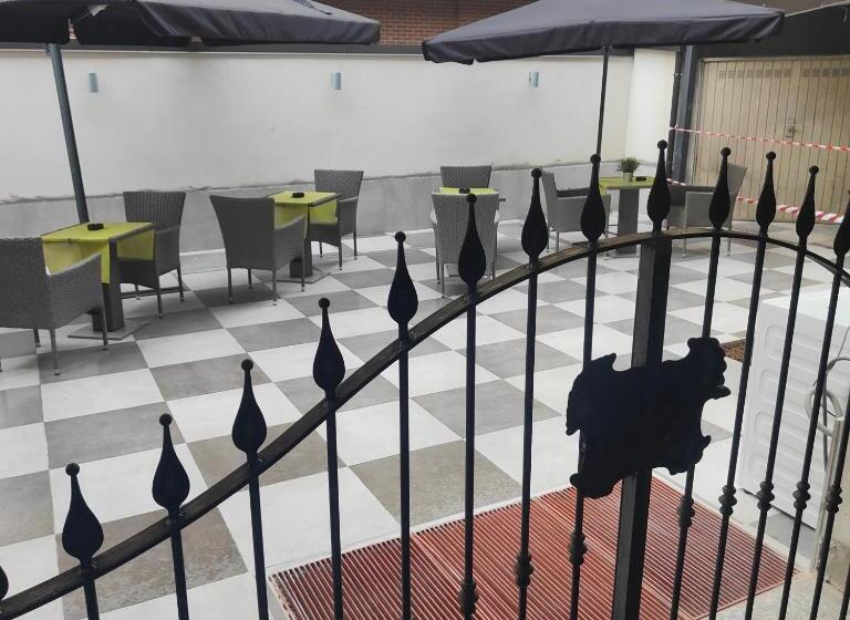 پانسیون Novara