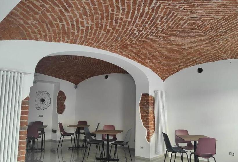 پانسیون Novara