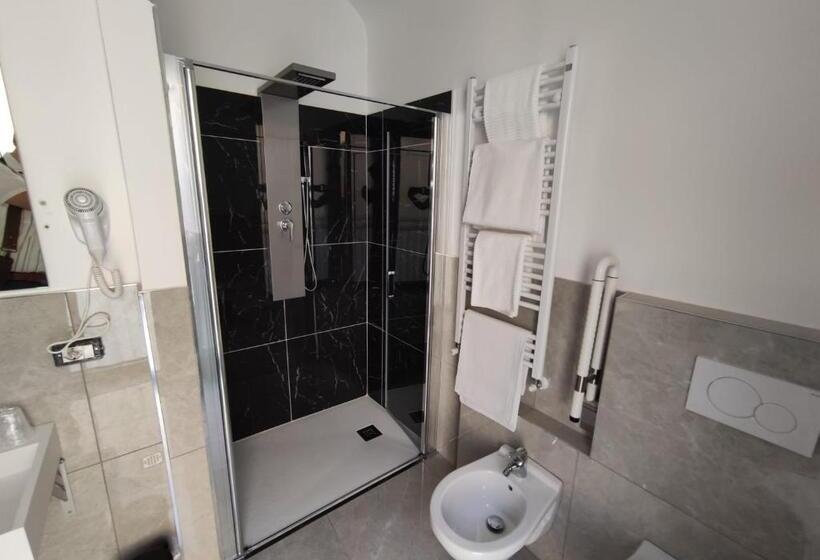 پانسیون Novara