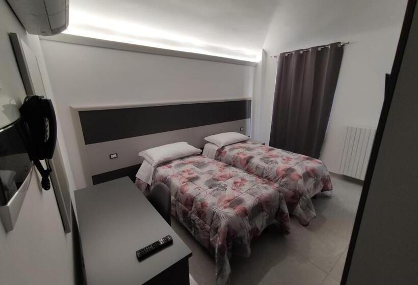 پانسیون Novara