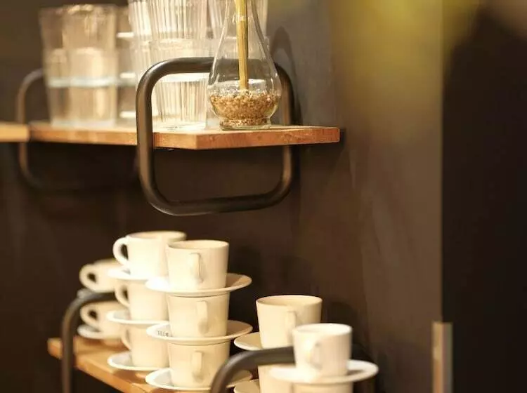 Thes   Hotel & House