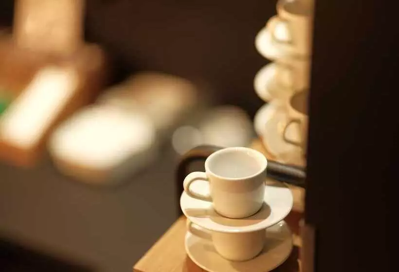 Thes   Hotel & House