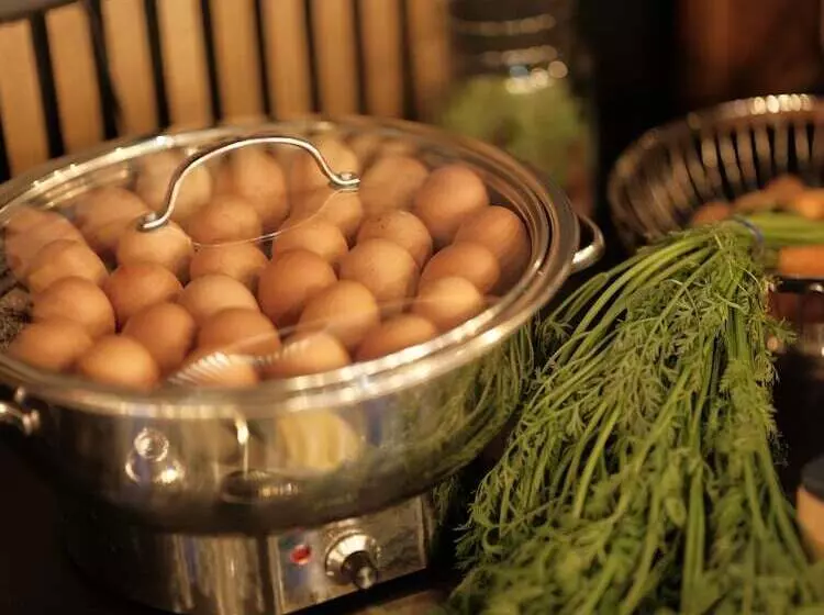 Thes   Hotel & House