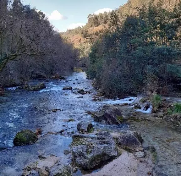 تختخواب و صبحانه A Casa Com 2 Pereiras