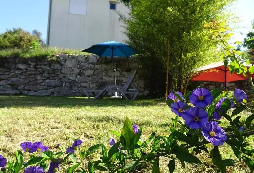 تختخواب و صبحانه A Casa Com 2 Pereiras