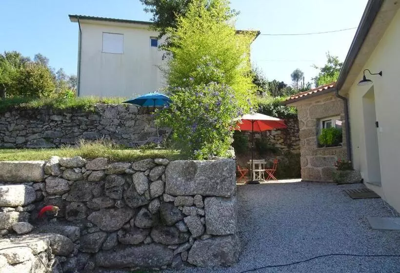 تختخواب و صبحانه A Casa Com 2 Pereiras