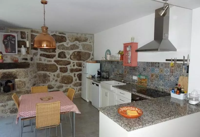 تختخواب و صبحانه A Casa Com 2 Pereiras