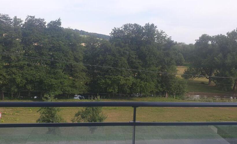 민박 La Mouche Villa Chambre Familiale Piscine