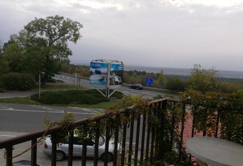 酒店 Bar & Guests Room Ela