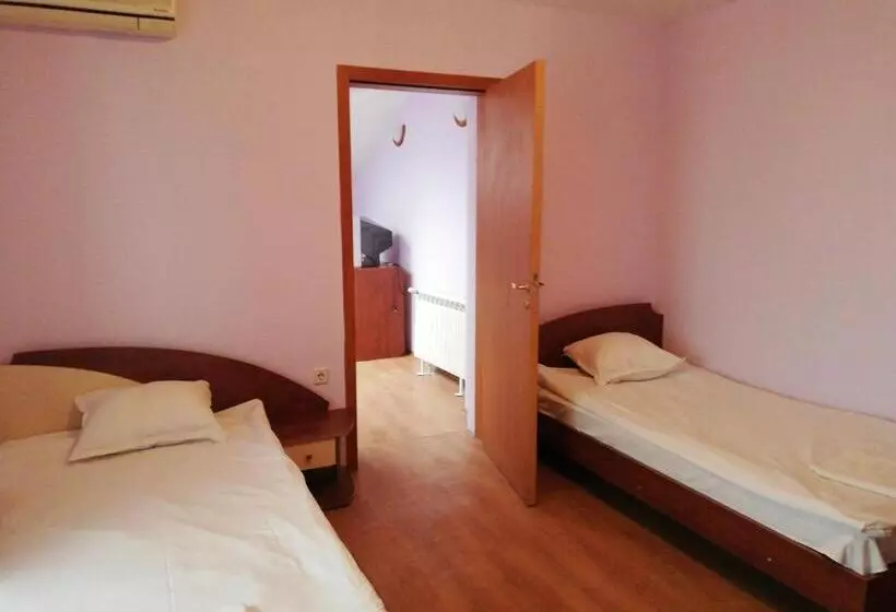 Hotelli Bar & Guests Room Ela