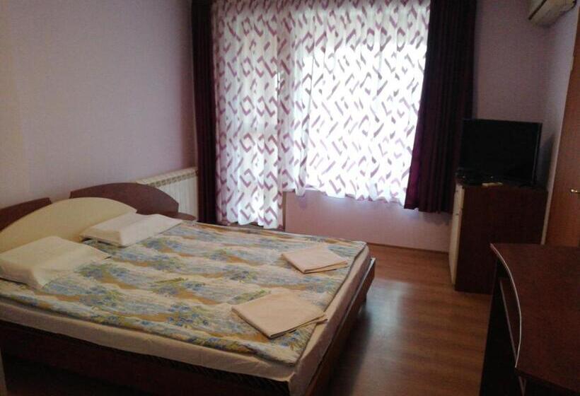 酒店 Bar & Guests Room Ela