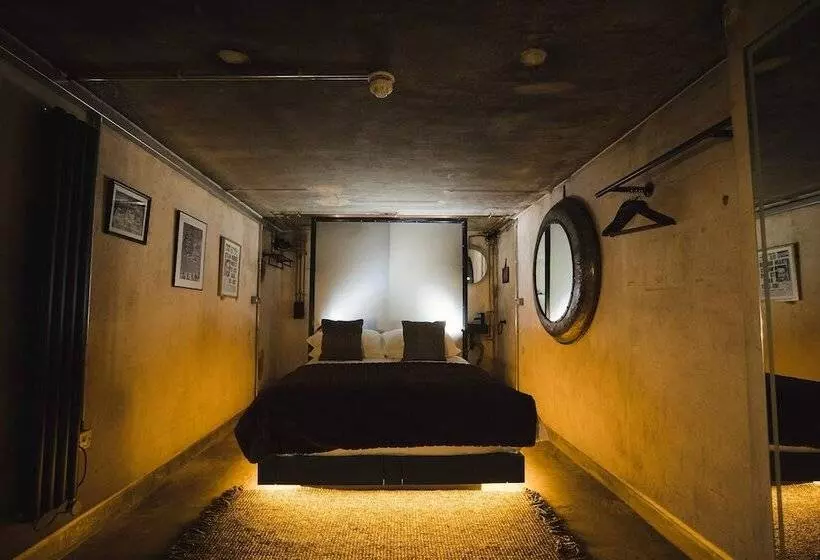 Impossible Motel