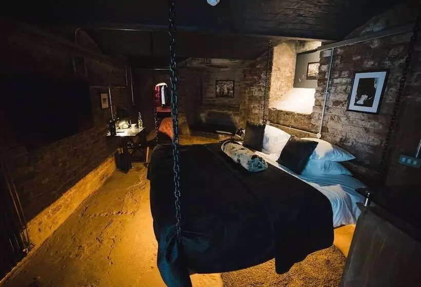 Impossible Motel