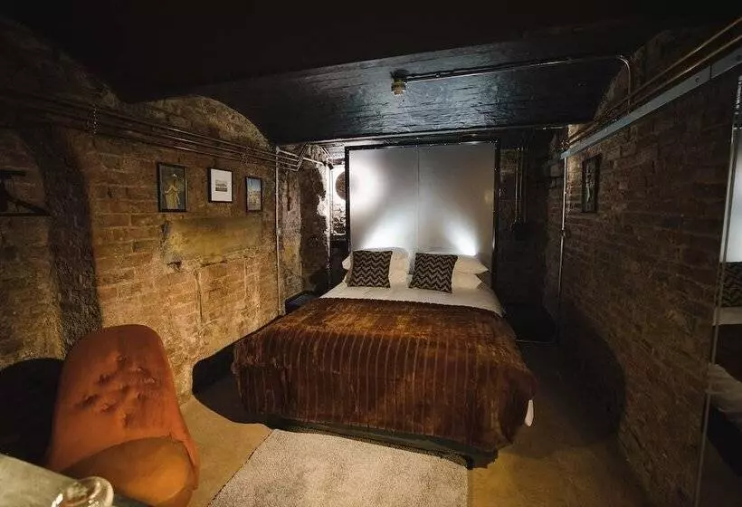 Impossible Motel