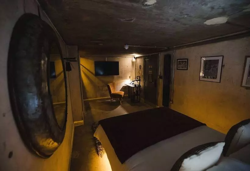 Impossible Motel