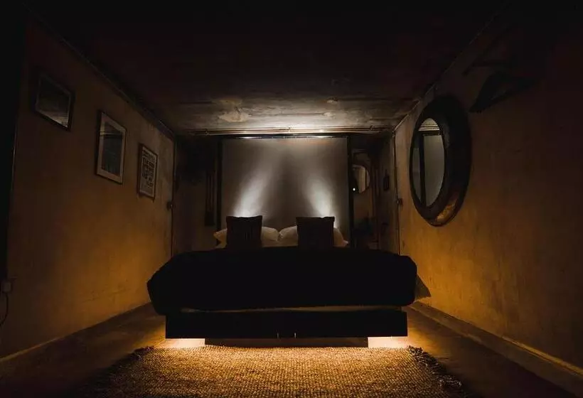Impossible Motel