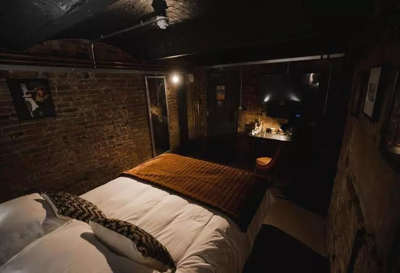 Impossible Motel