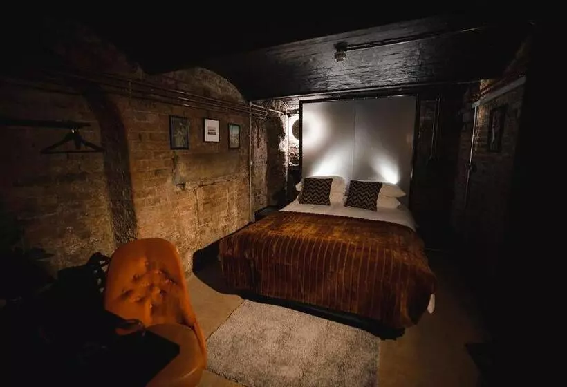 Impossible Motel
